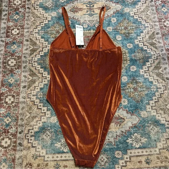 NWT Urban Outfitters• Shayla Deep V Plunging
Bodysuit - Orange Size Medium - Picture 11 of 11